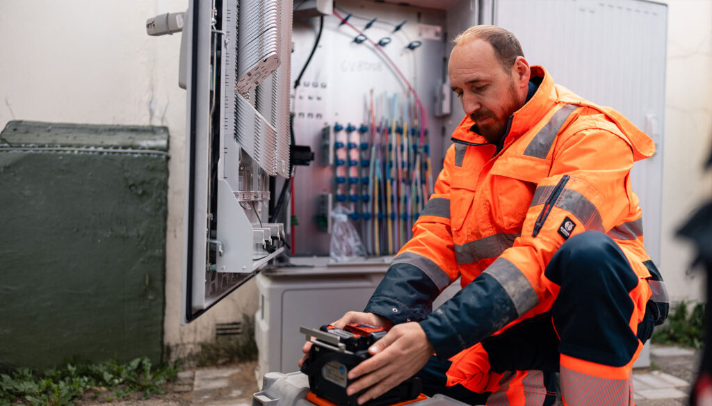 Mitarbeiter von VS Straßenbau bei Anschlussarbeiten im Netzausbau